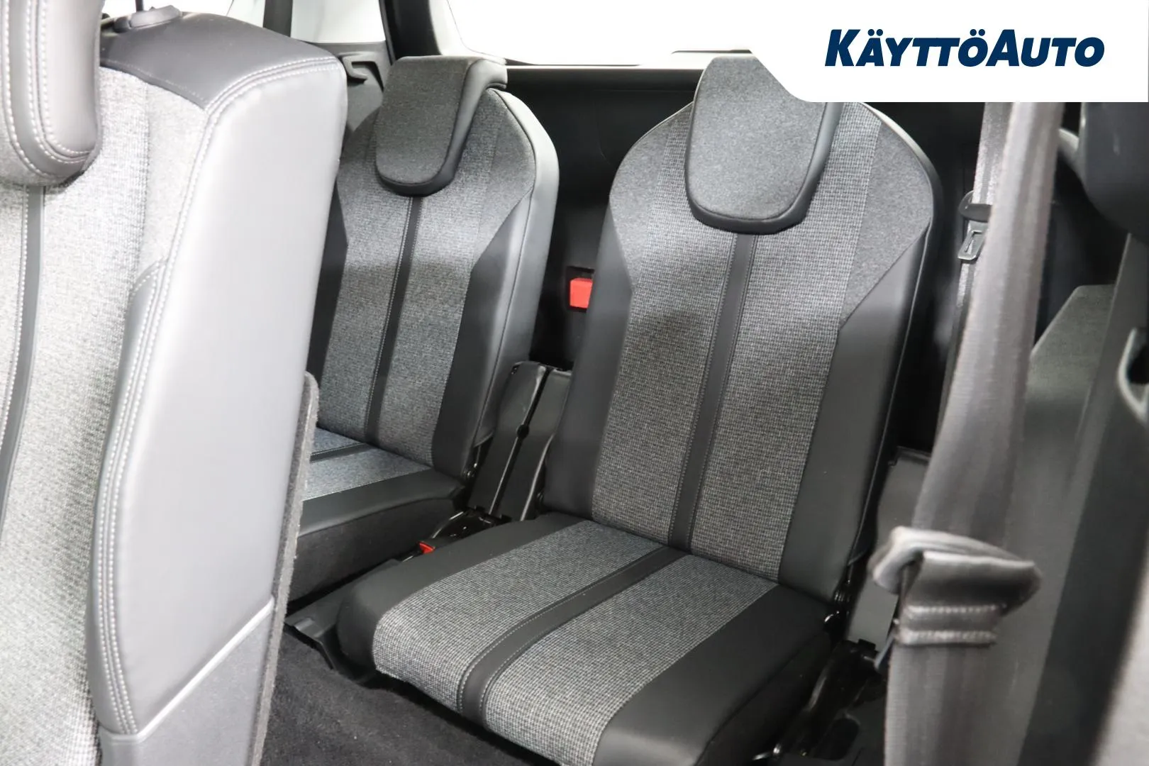 Peugeot 5008 XOZ-821 carousel image