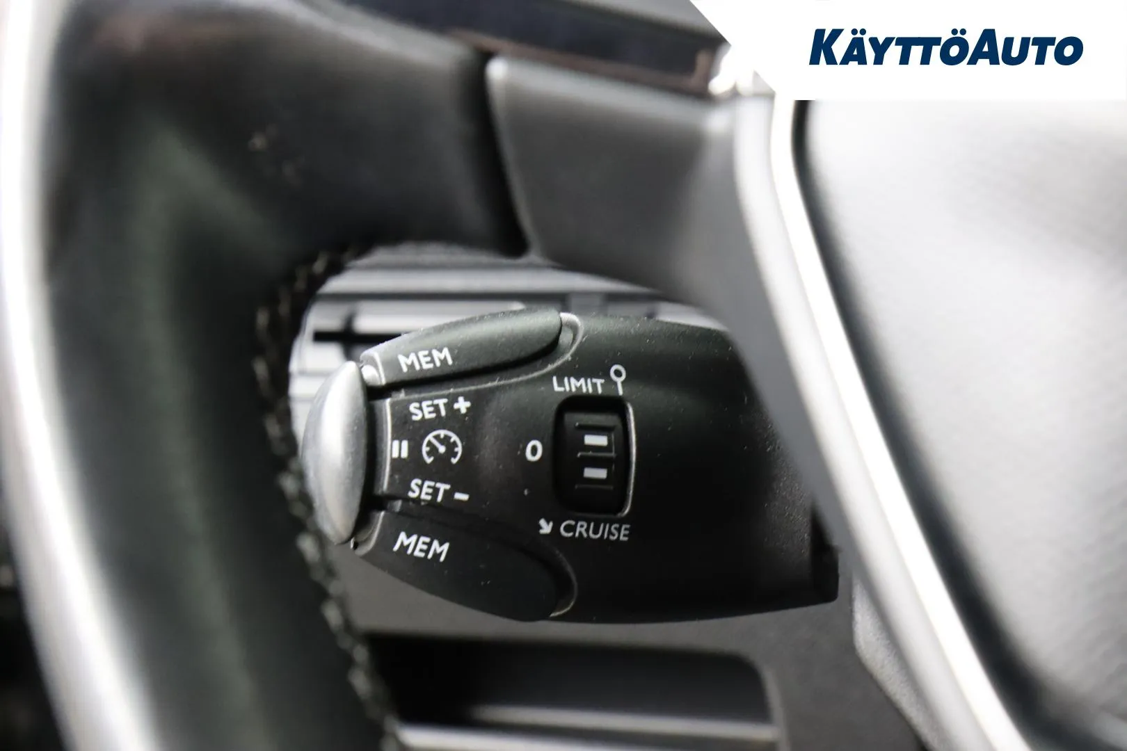 Peugeot 5008 XOZ-821 carousel image