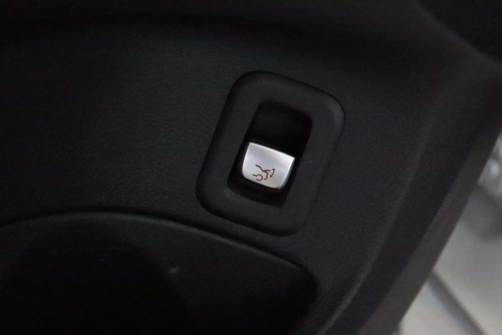 MERCEDES-BENZ C YKC-584 carousel image