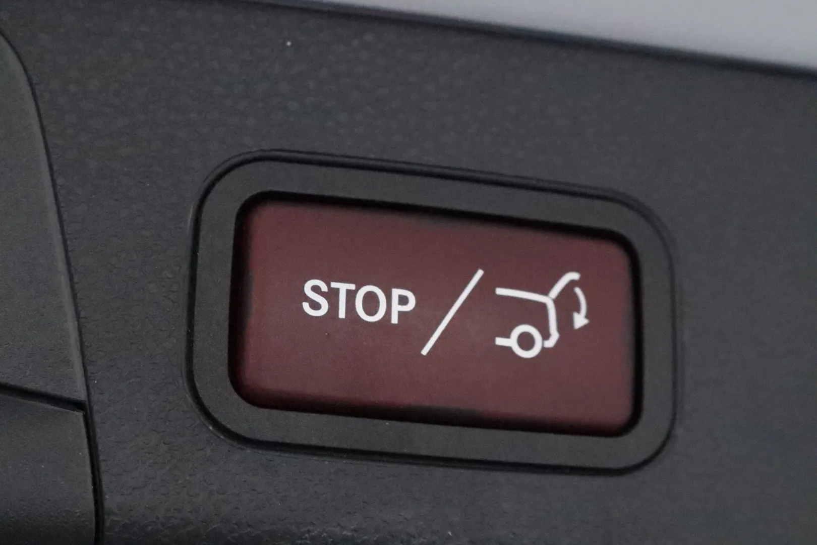 MERCEDES-BENZ C YKC-584 carousel image