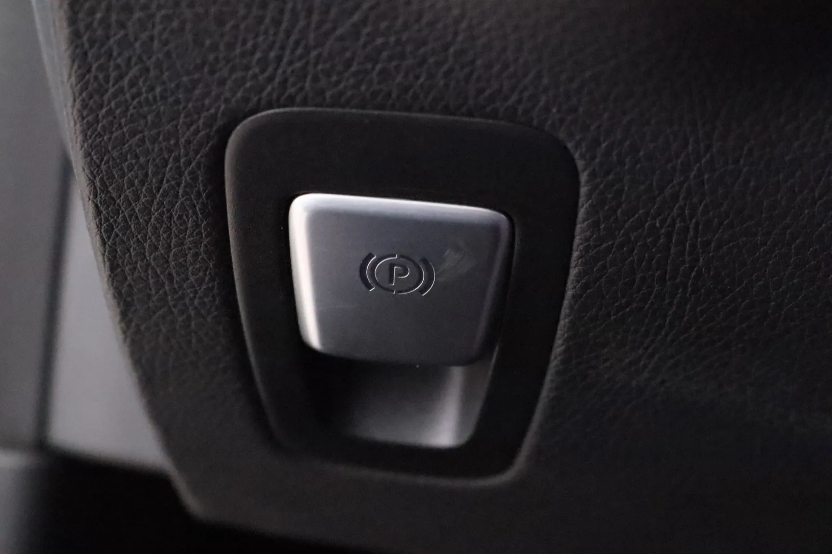 MERCEDES-BENZ C YKC-584 carousel image