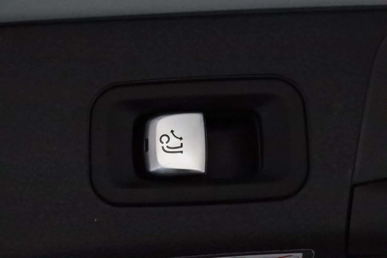 MERCEDES-BENZ C YKC-584 carousel image