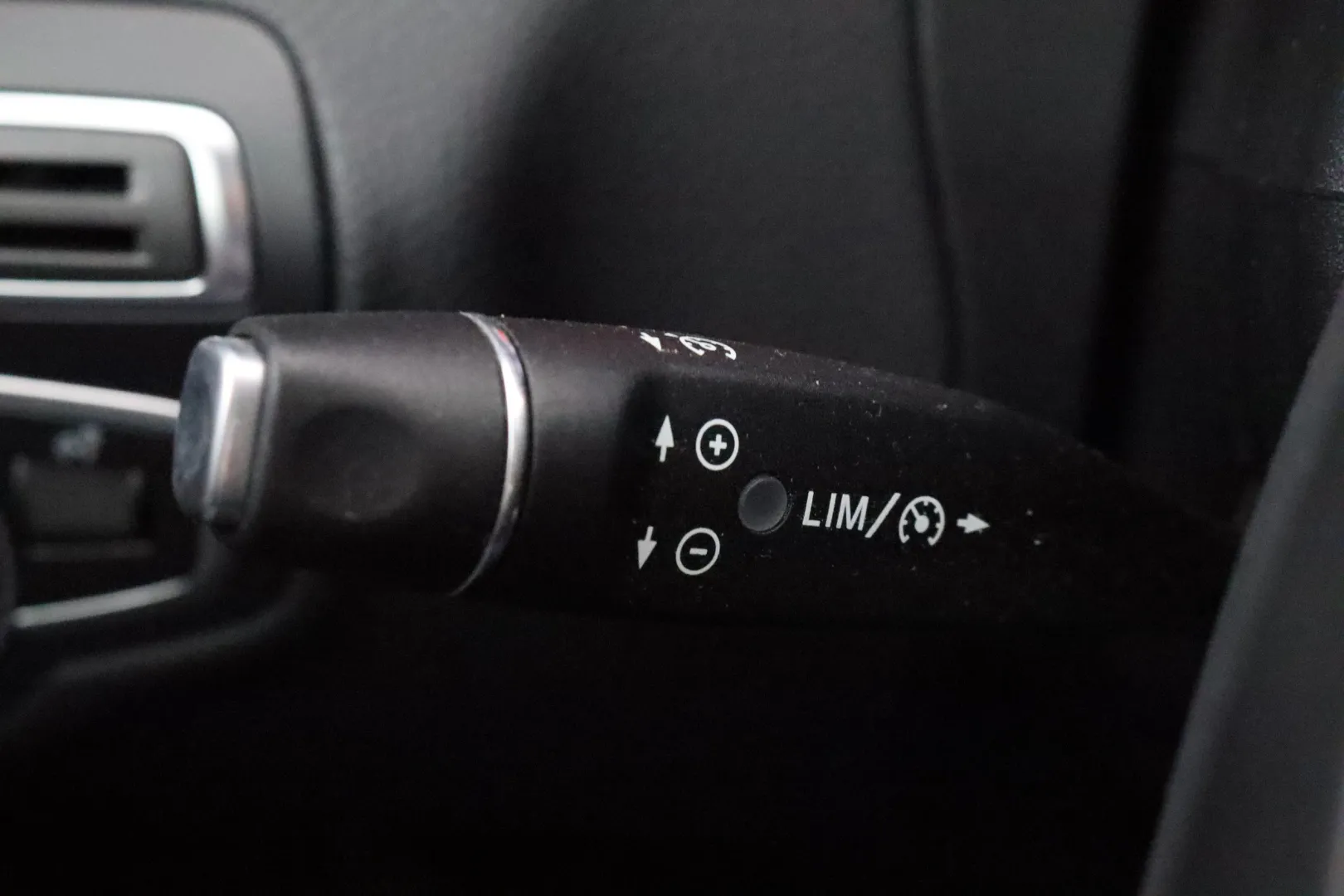 MERCEDES-BENZ C YKC-584 carousel image