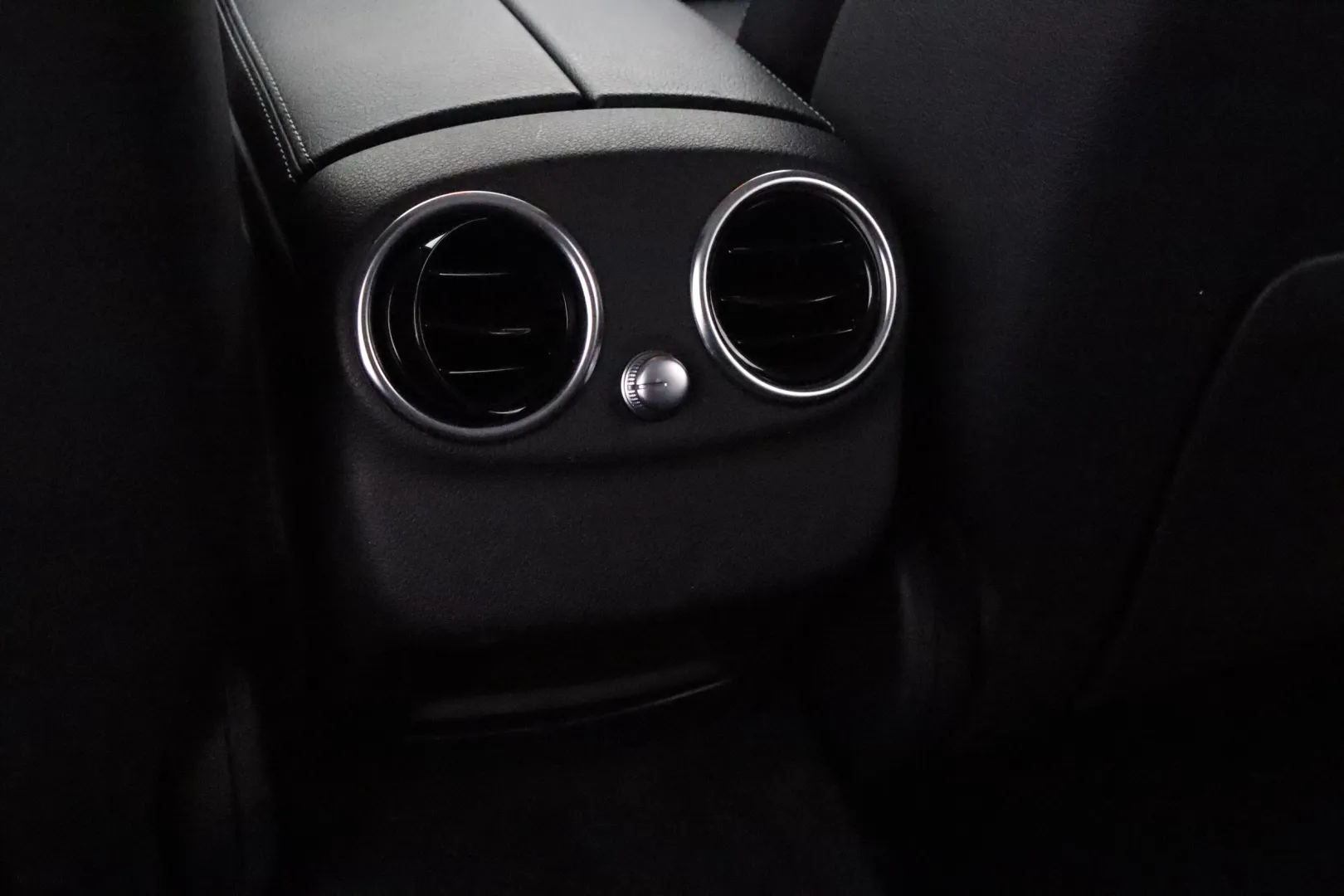 MERCEDES-BENZ C YKC-584 carousel image