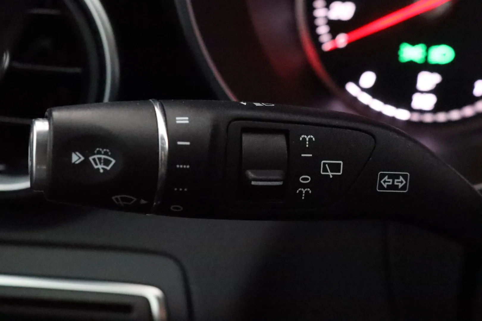 MERCEDES-BENZ C YKC-584 carousel image