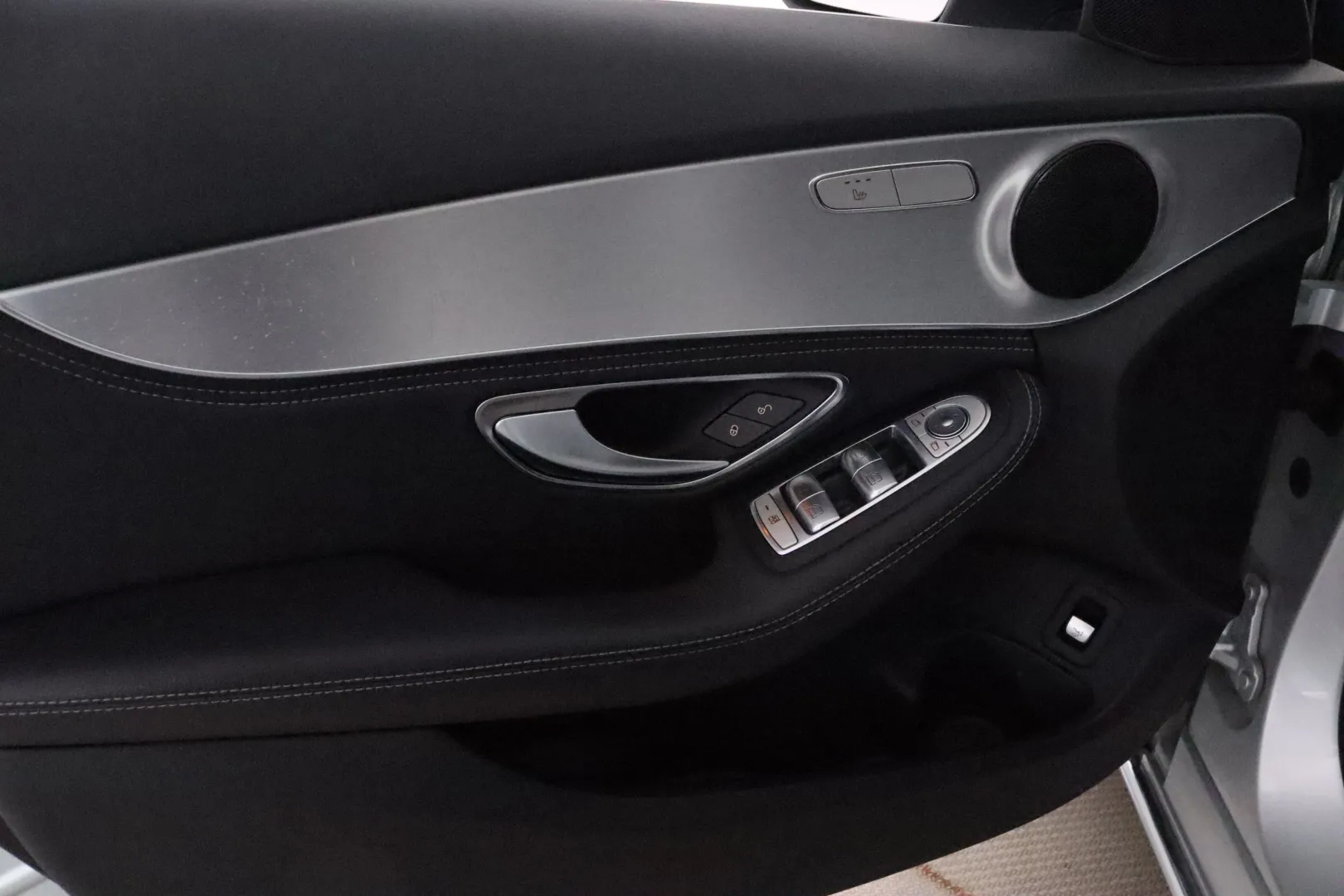 MERCEDES-BENZ C YKC-584 carousel image