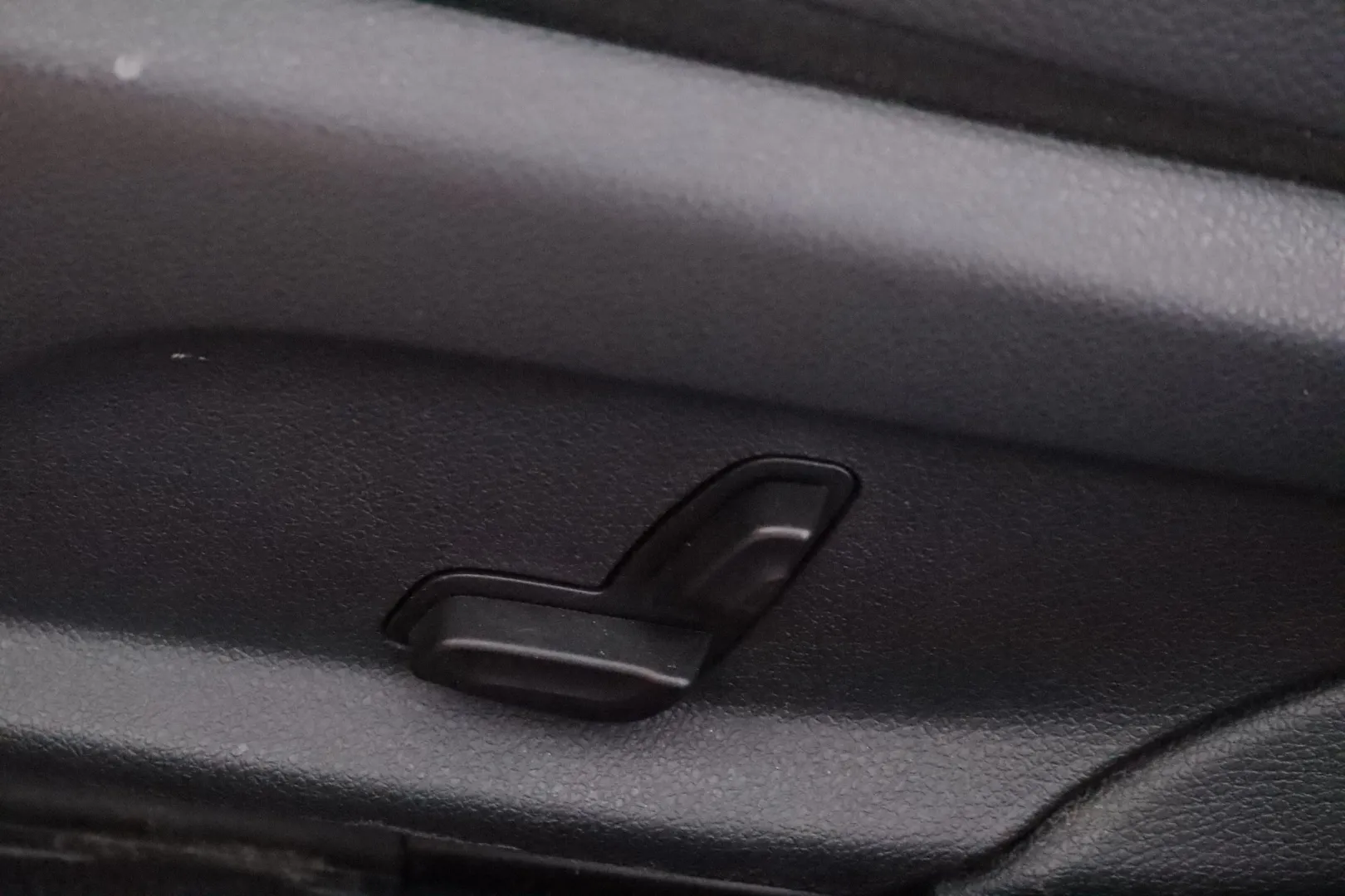 MERCEDES-BENZ C YKC-584 carousel image