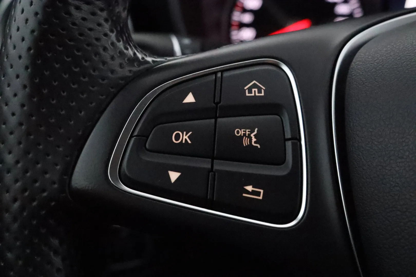 MERCEDES-BENZ C YKC-584 carousel image