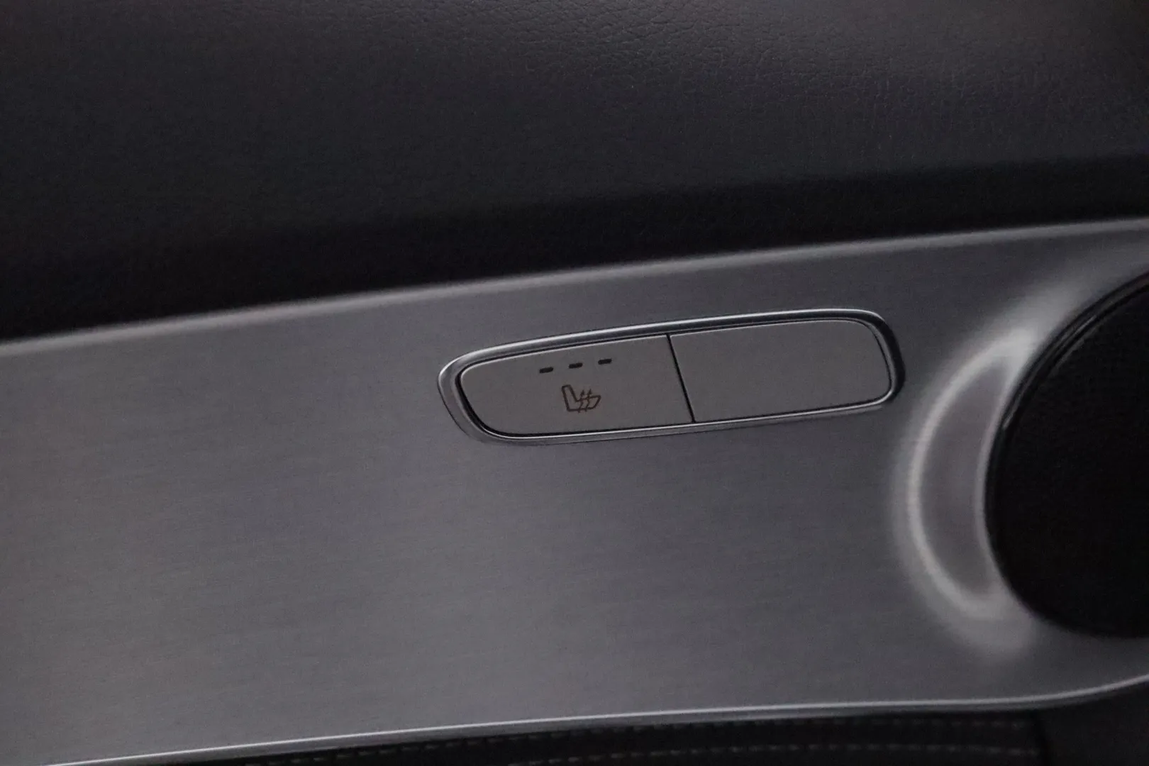 MERCEDES-BENZ C YKC-584 carousel image