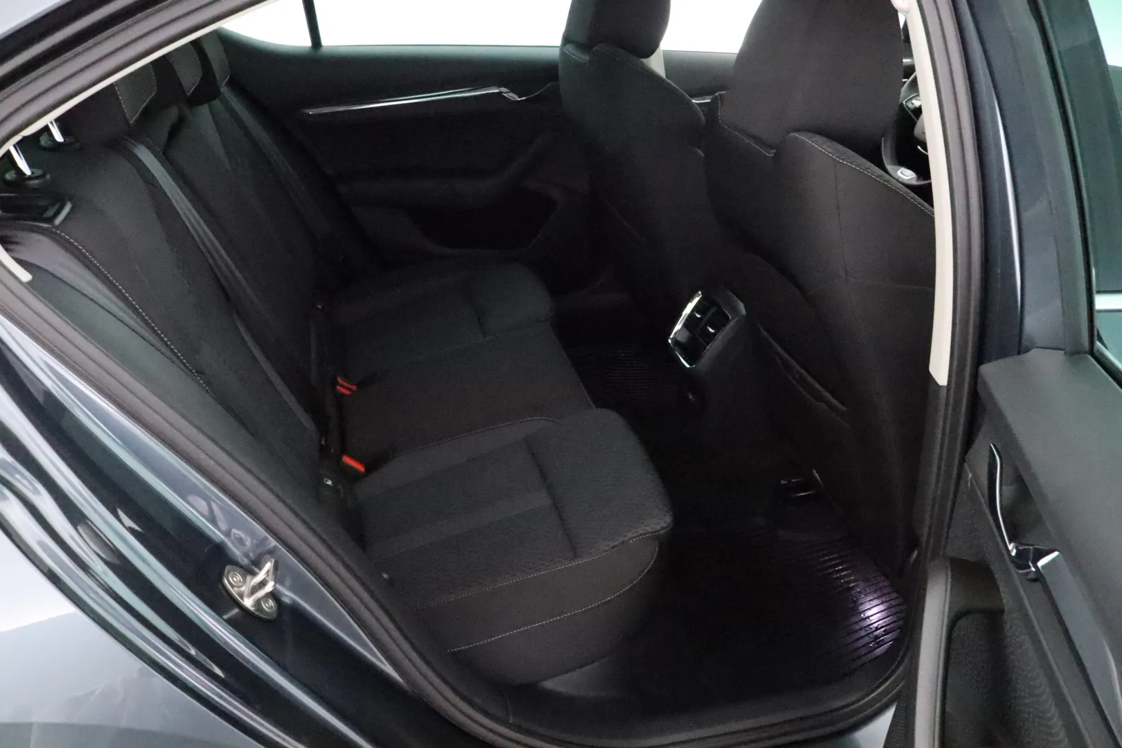 Skoda Octavia KUA-316 carousel image