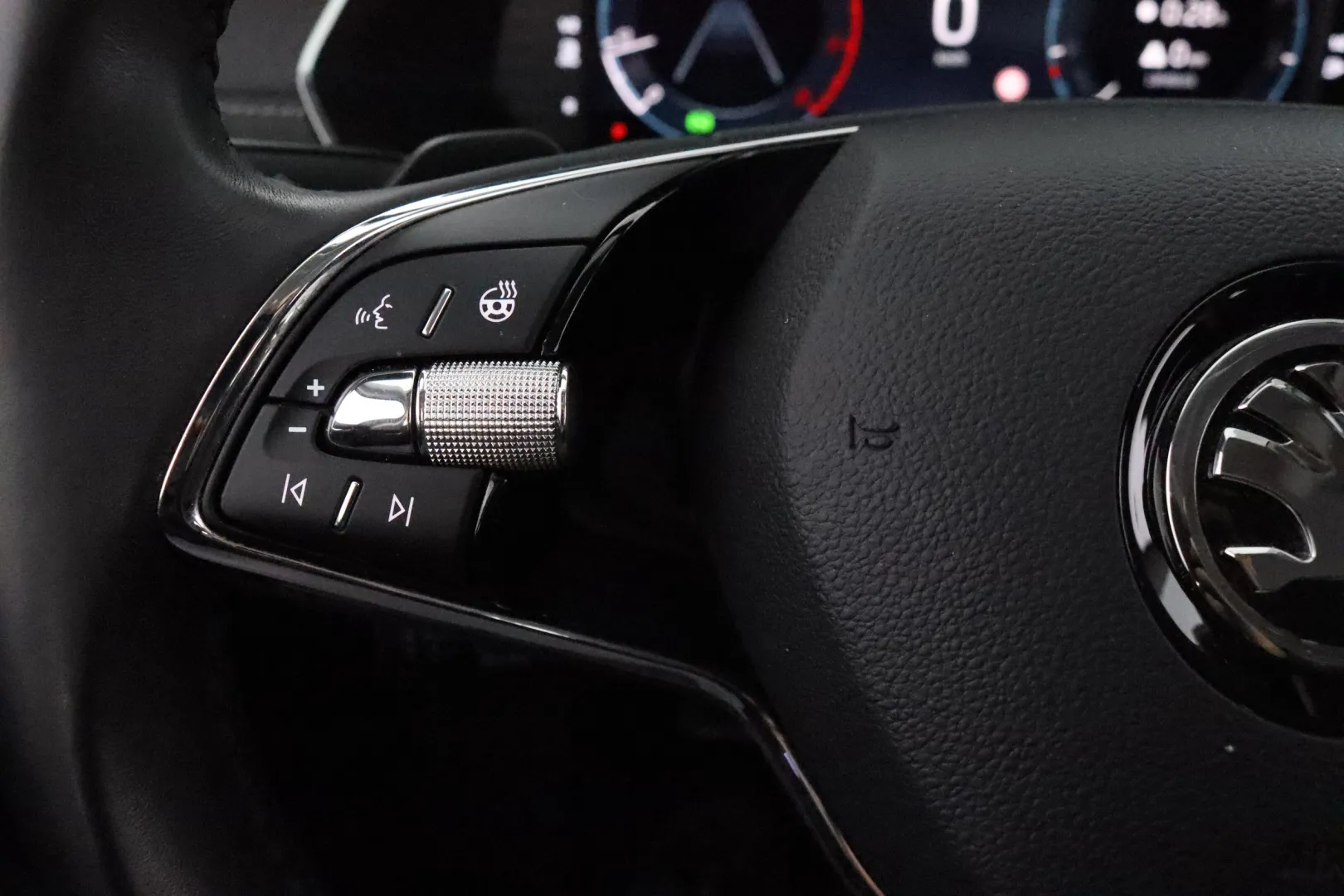 Skoda Octavia KUA-316 carousel image