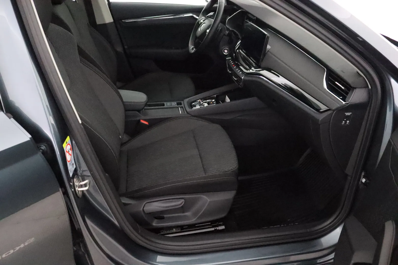 Skoda Octavia KUA-316 carousel image