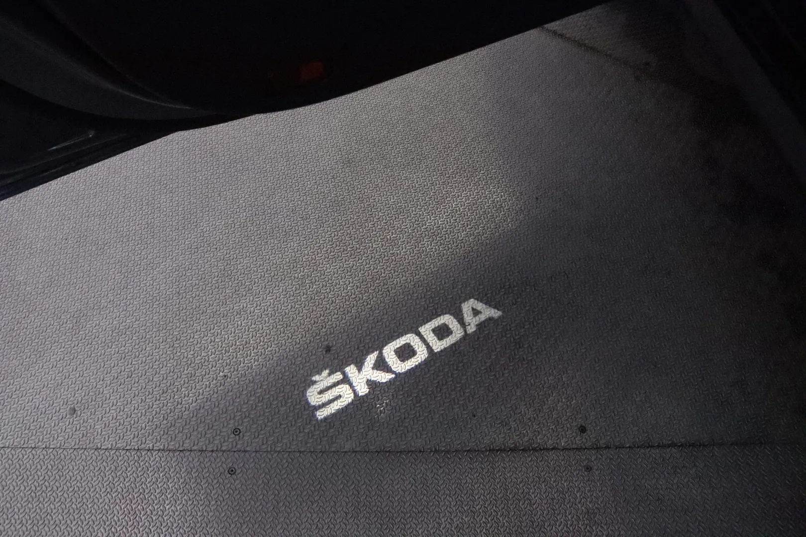 Skoda Octavia KUA-316 carousel image