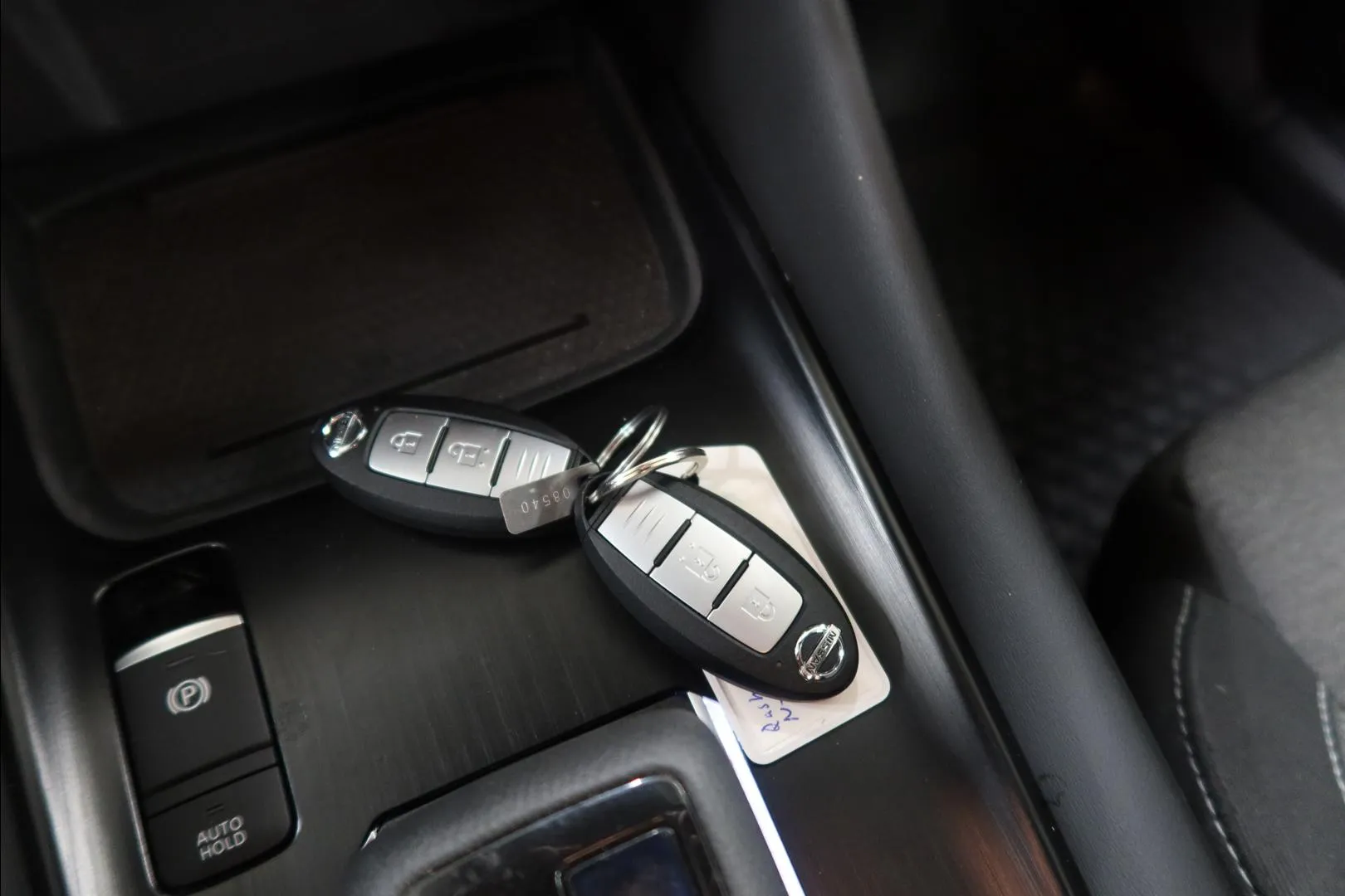 Nissan Qashqai ZOL-155 carousel image