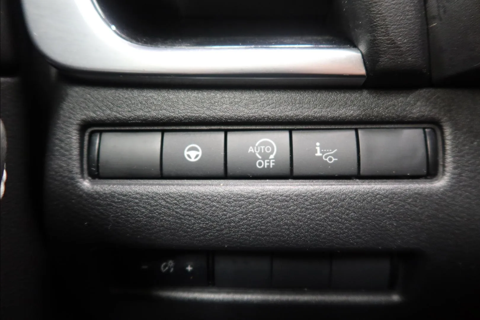 Nissan Qashqai ZOL-155 carousel image