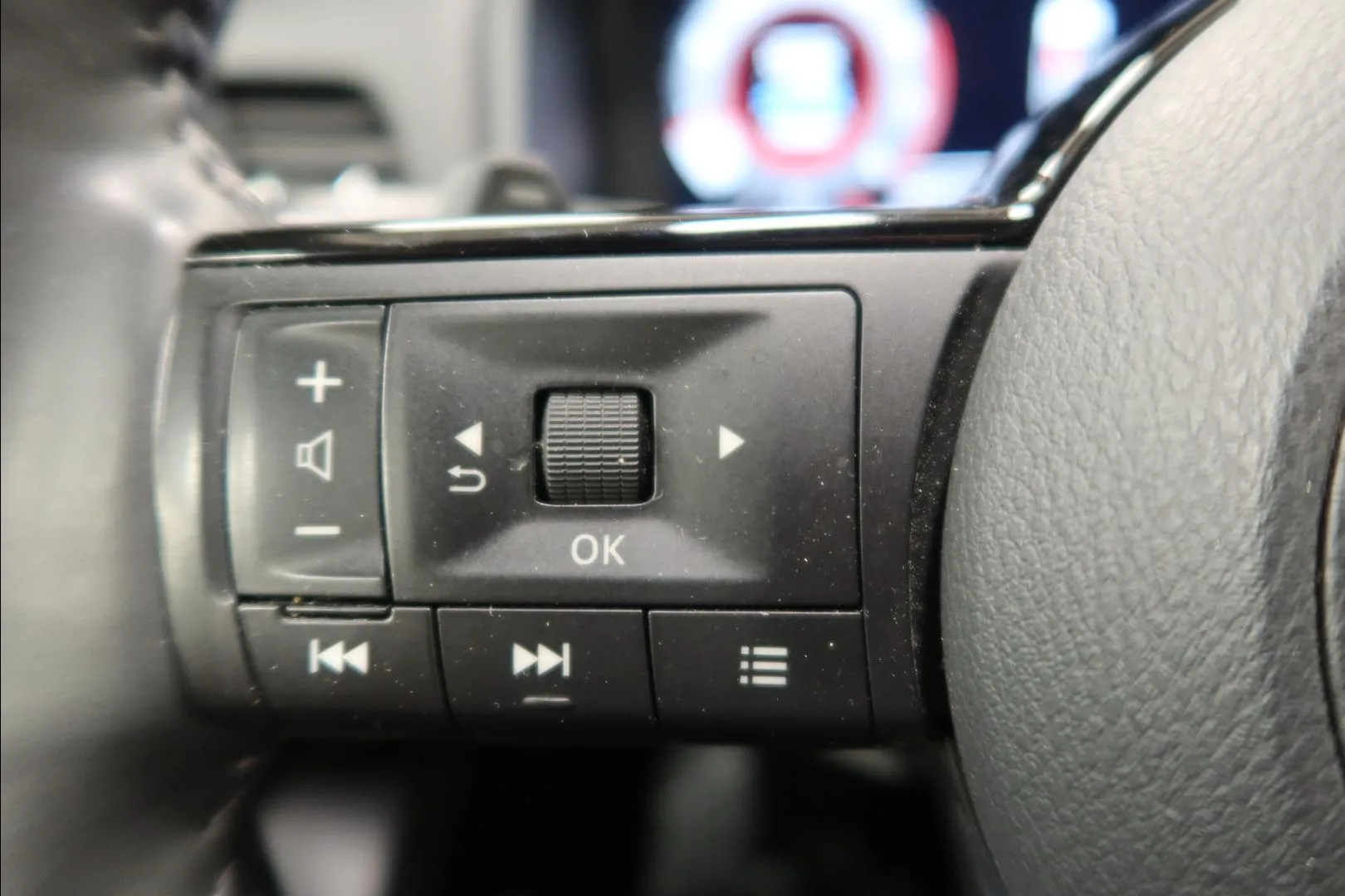 Nissan Qashqai ZOL-155 carousel image