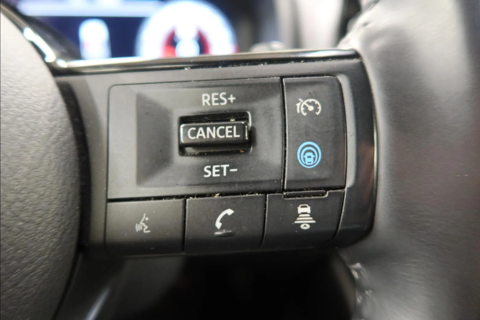 Nissan Qashqai ZOL-155 carousel image
