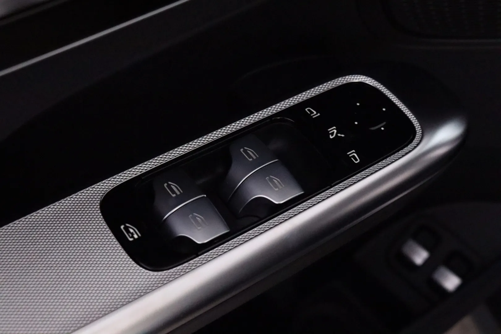 Mercedes-Benz GLC MRP-866 carousel image