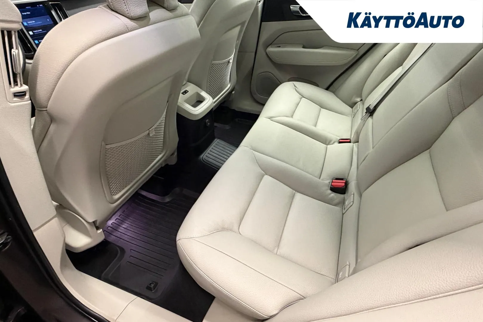 VOLVO XC60 NLB-249 carousel image