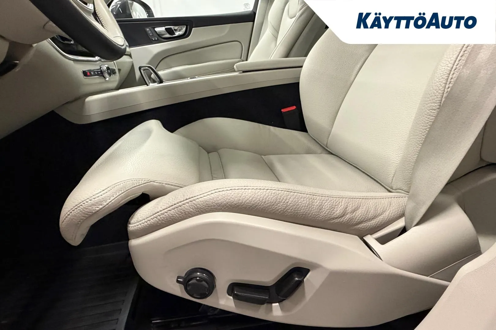 VOLVO XC60 NLB-249 carousel image