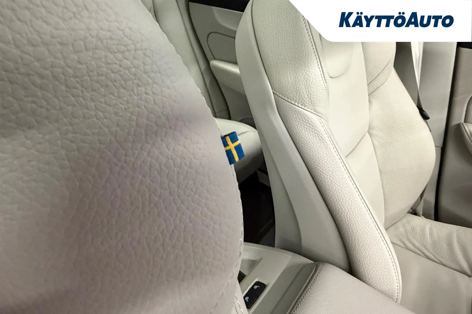 VOLVO XC60 NLB-249 carousel image