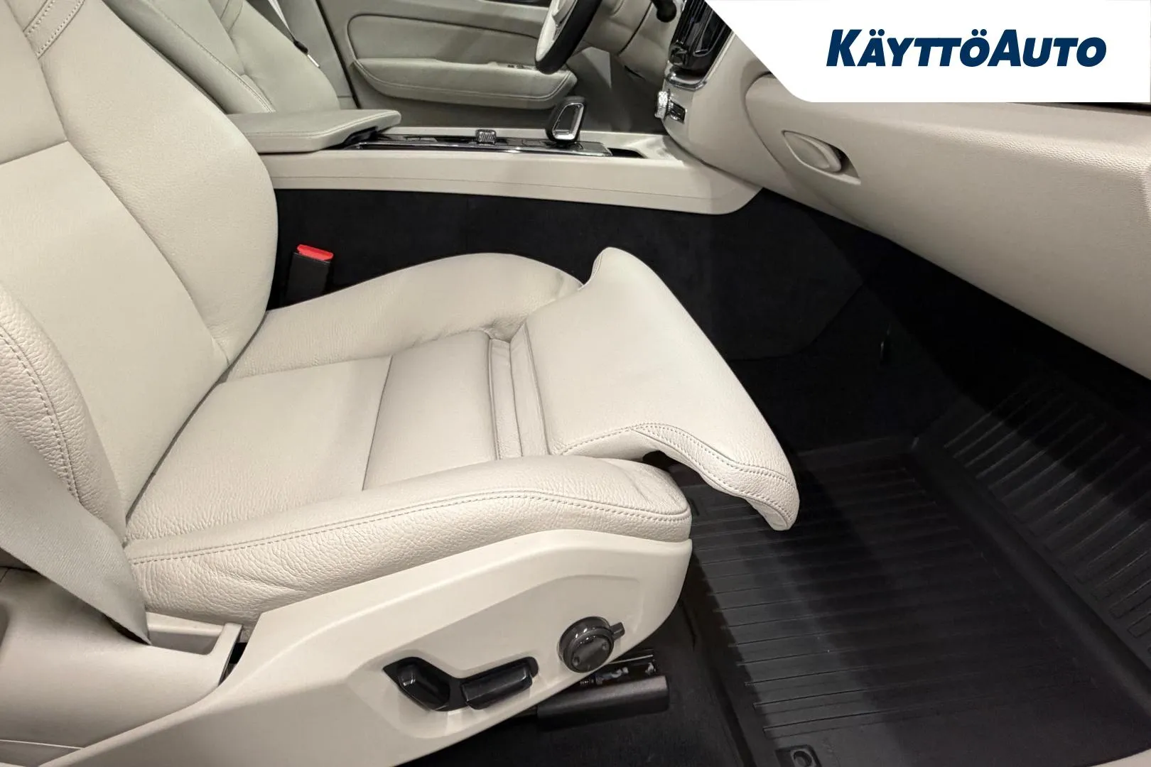 VOLVO XC60 NLB-249 carousel image