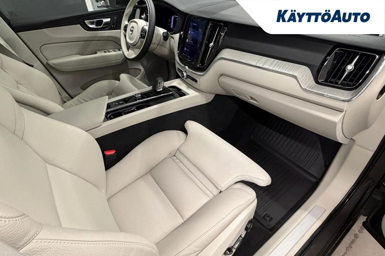 VOLVO XC60 NLB-249 carousel image