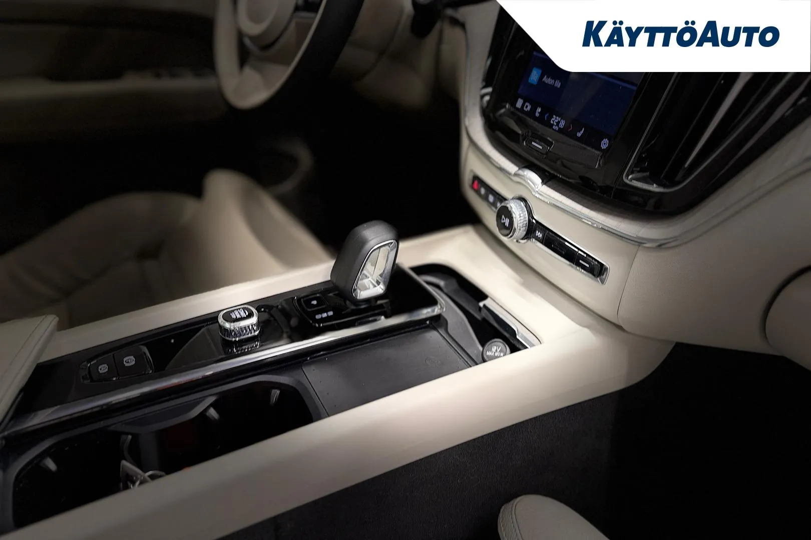 VOLVO XC60 NLB-249 carousel image