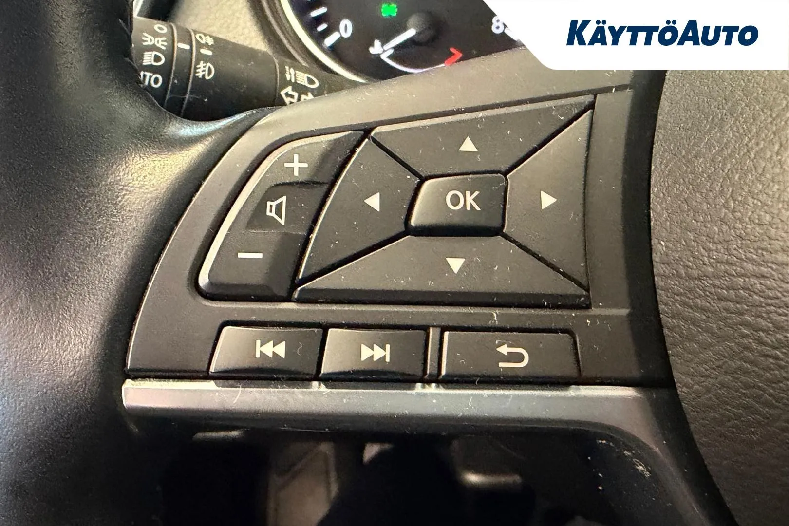 NISSAN Qashqai SMT-409 carousel image