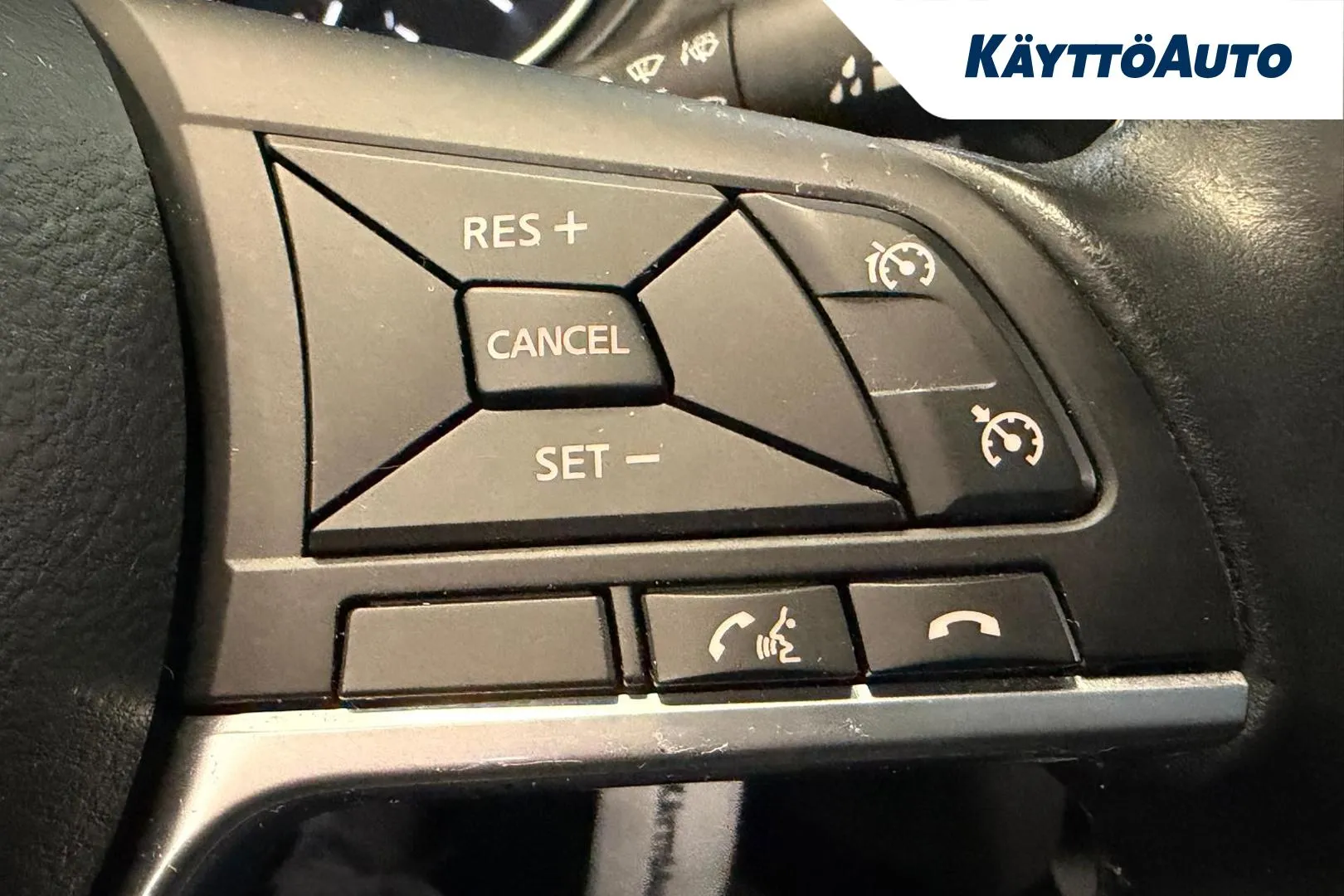 NISSAN Qashqai SMT-409 carousel image