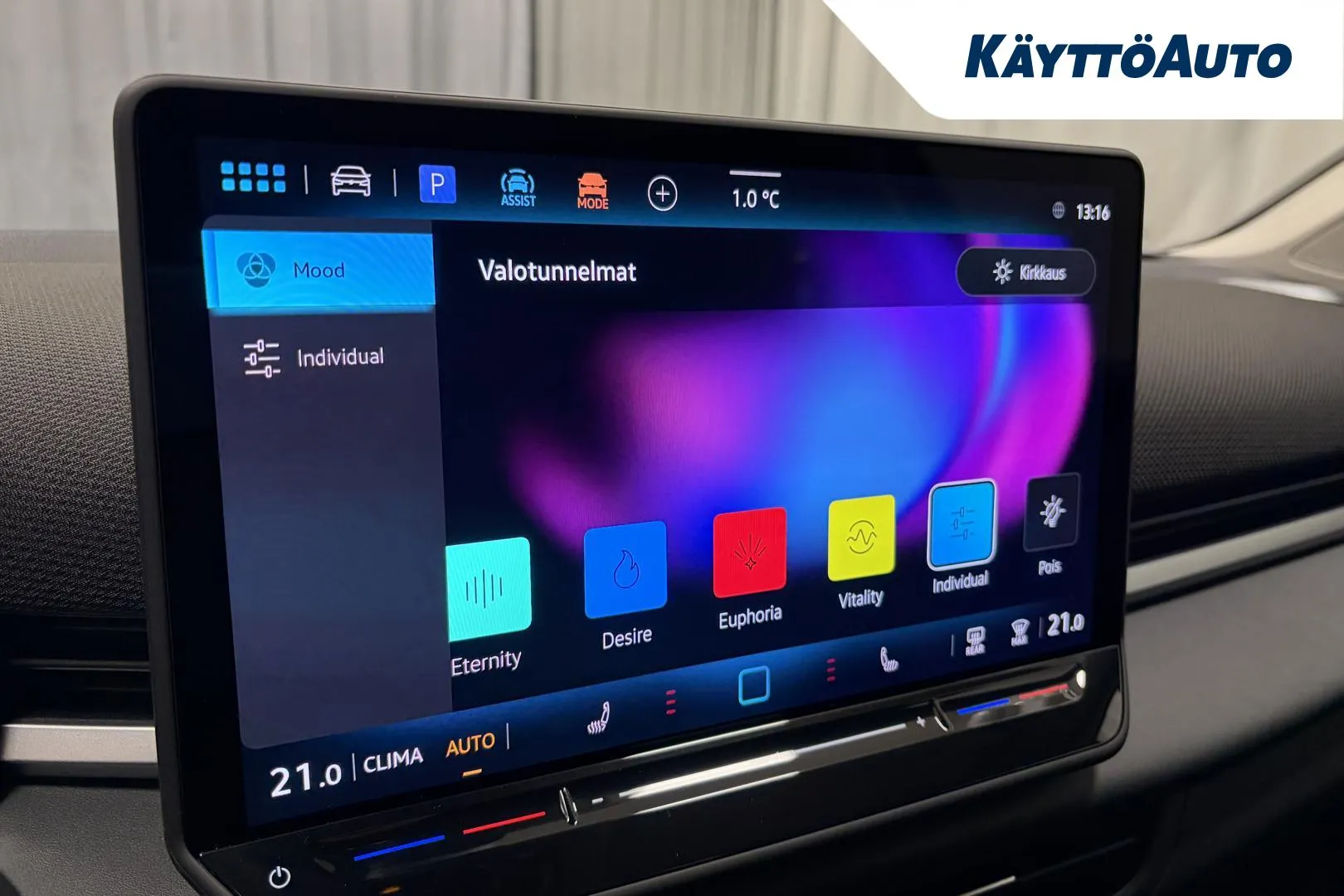 Volkswagen T-Roc NOK-663 carousel image