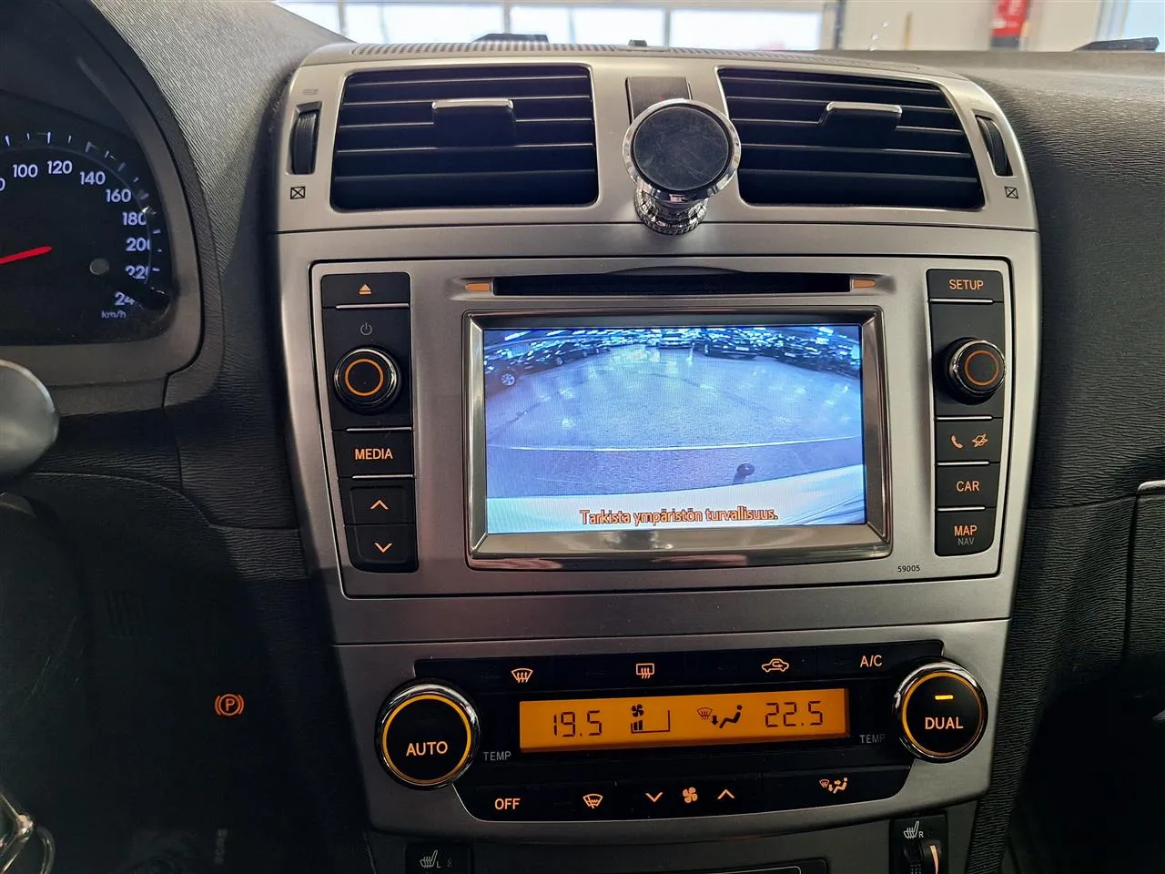 Toyota Avensis OTM-222 carousel image