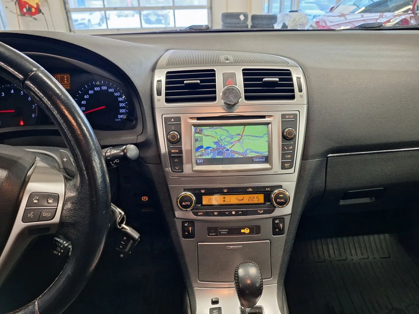 Toyota Avensis OTM-222 carousel image