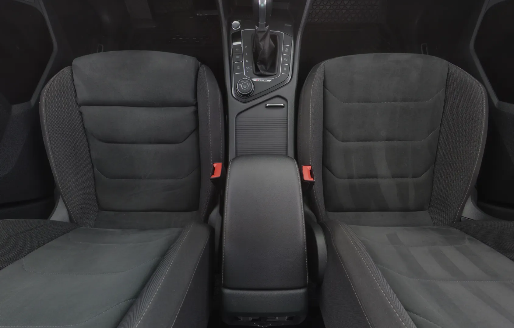 VOLKSWAGEN Tiguan OVX-136 carousel image