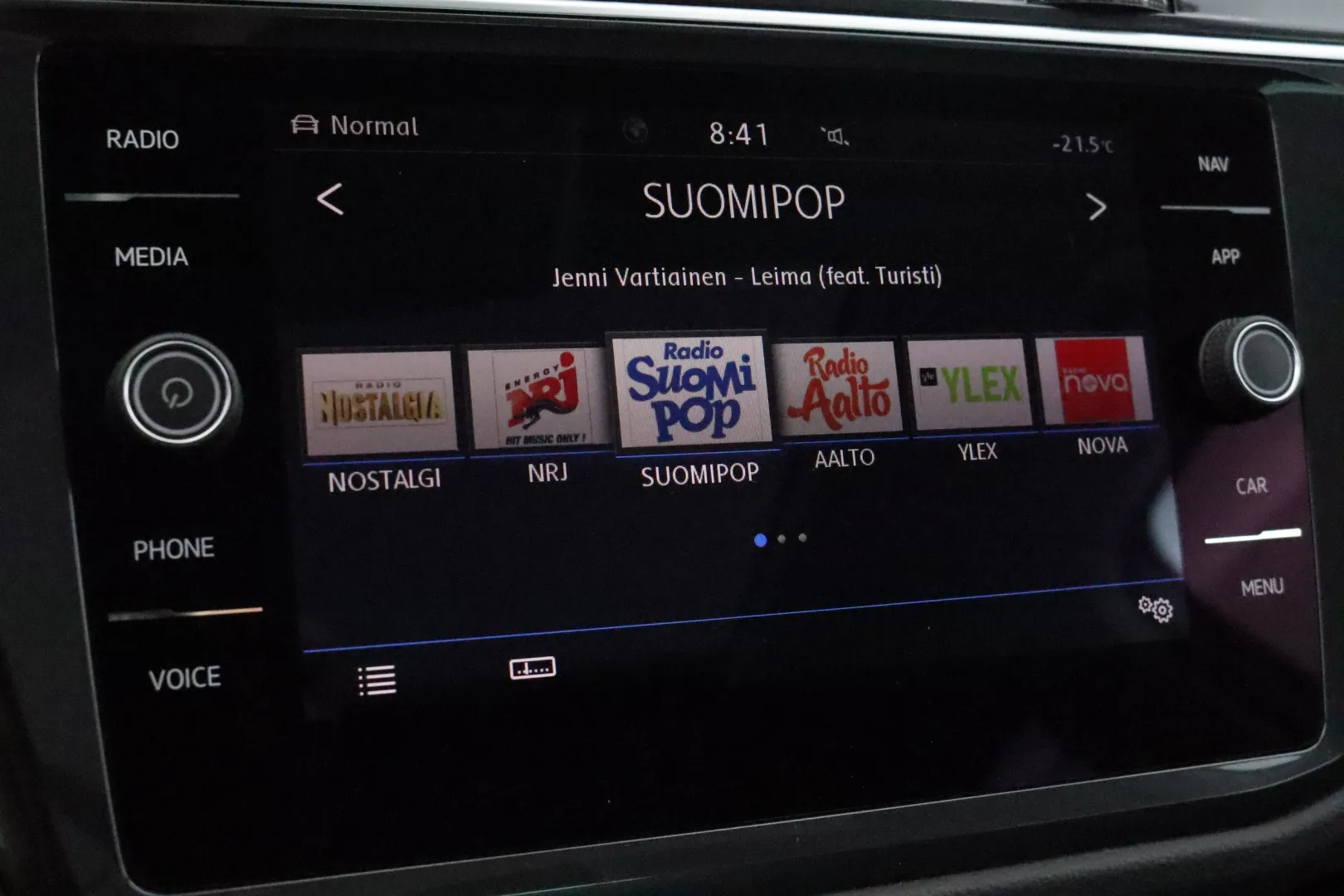 VOLKSWAGEN Tiguan OVX-136 carousel image