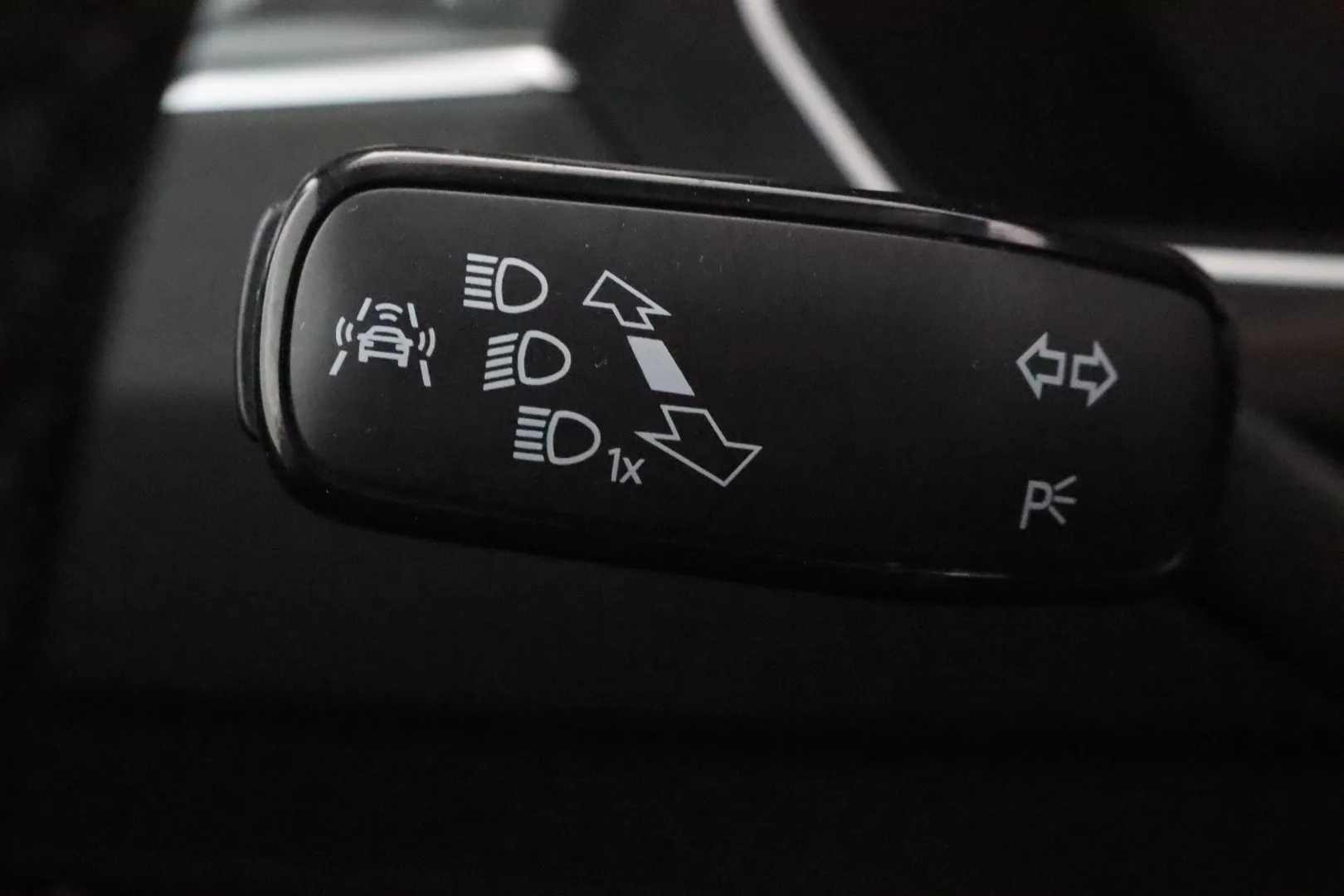 VOLKSWAGEN Tiguan OVX-136 carousel image