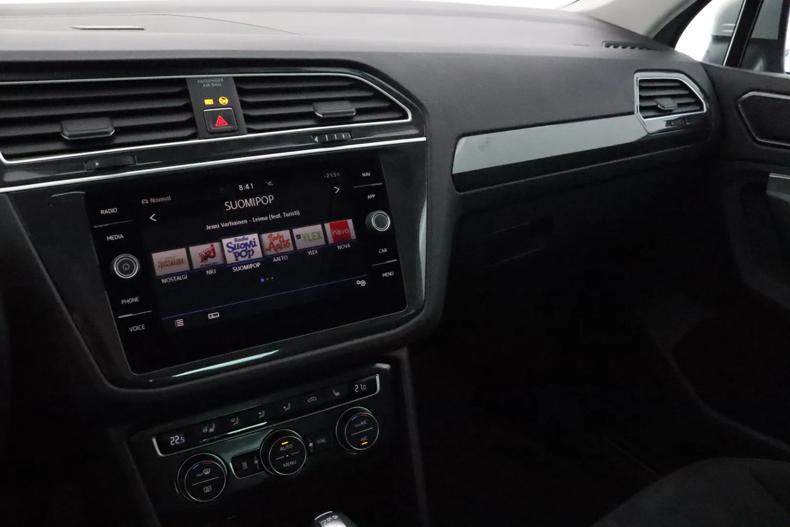 VOLKSWAGEN Tiguan OVX-136 carousel image