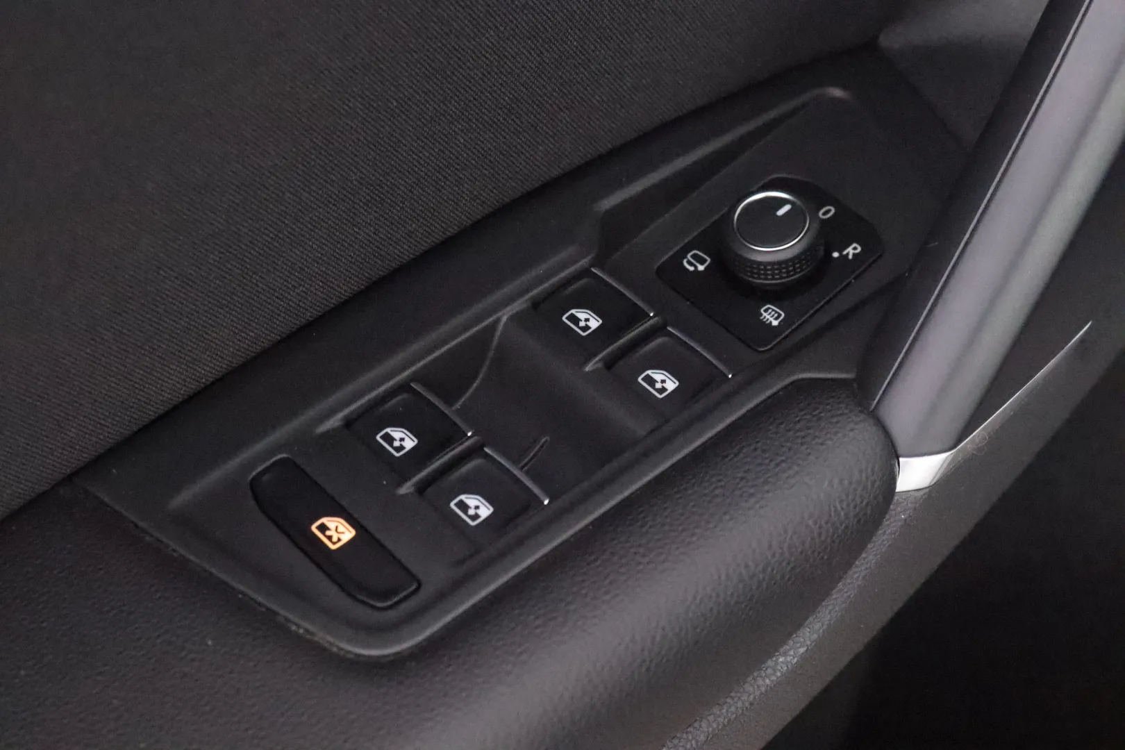 VOLKSWAGEN Tiguan OVX-136 carousel image