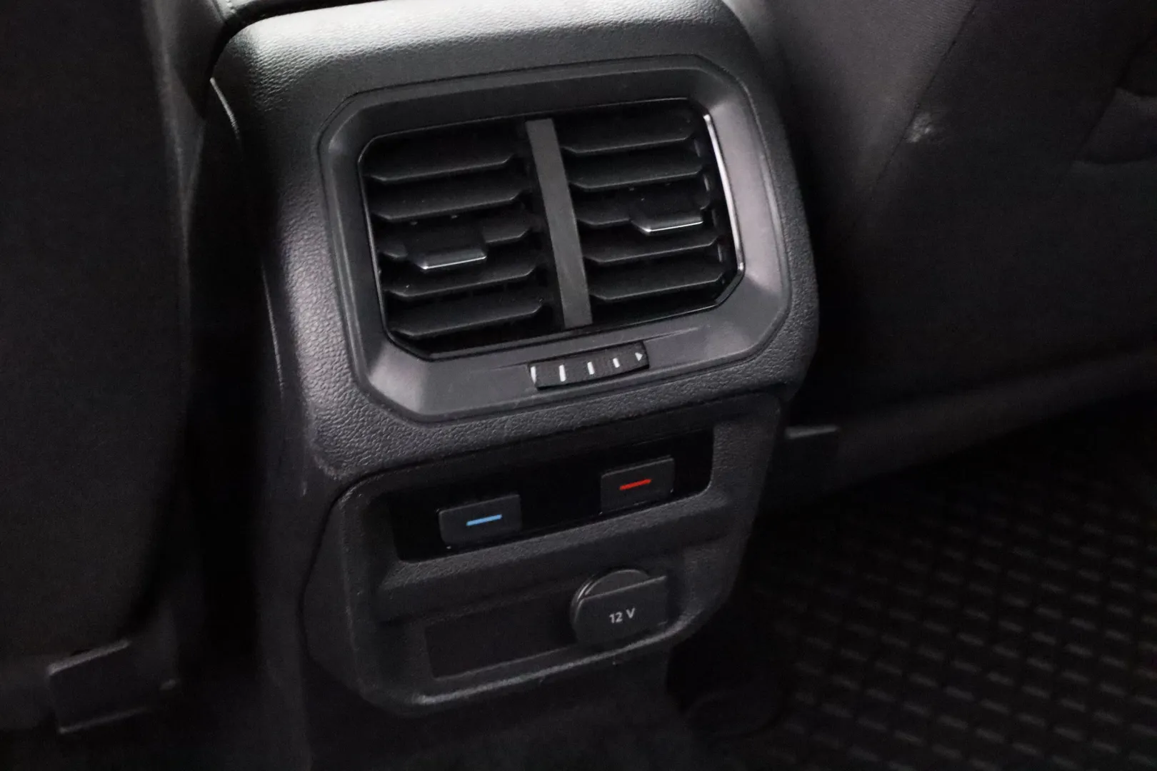 VOLKSWAGEN Tiguan OVX-136 carousel image