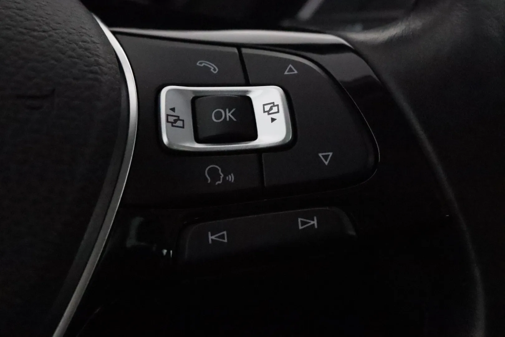 VOLKSWAGEN Tiguan OVX-136 carousel image