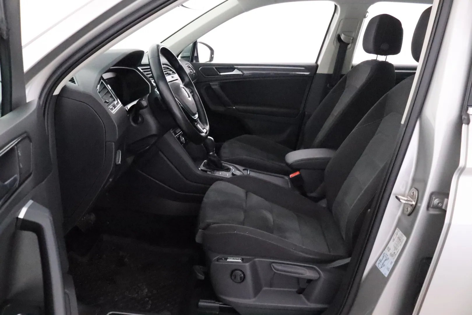 VOLKSWAGEN Tiguan OVX-136 carousel image