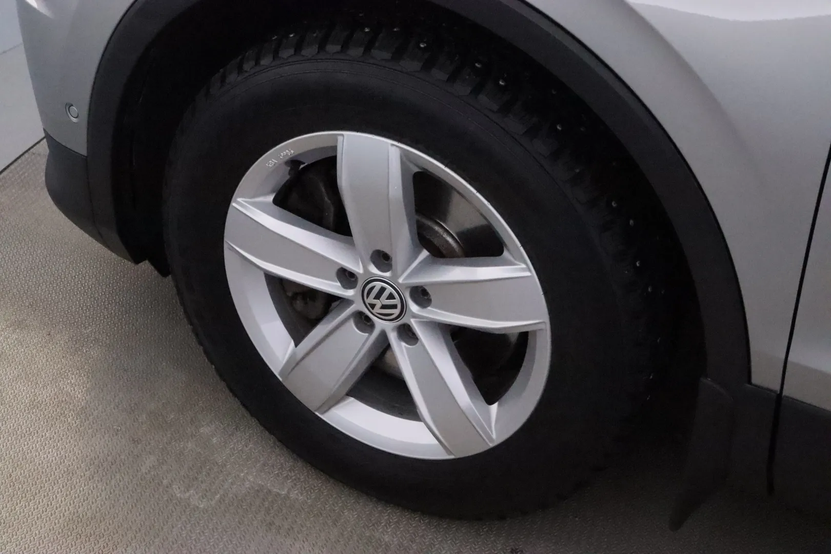 VOLKSWAGEN Tiguan OVX-136 carousel image