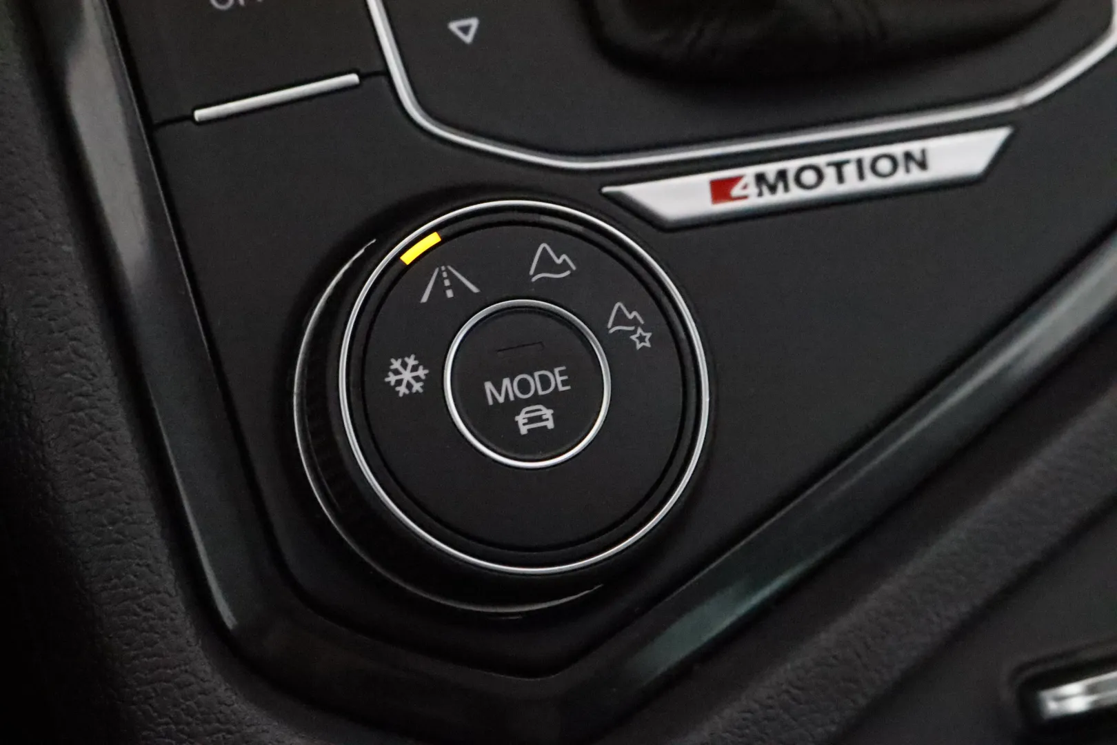 VOLKSWAGEN Tiguan OVX-136 carousel image