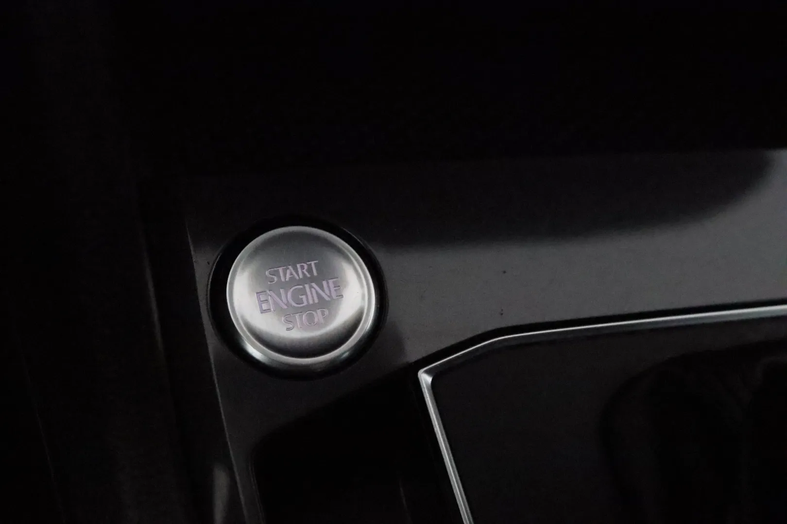 VOLKSWAGEN Tiguan OVX-136 carousel image