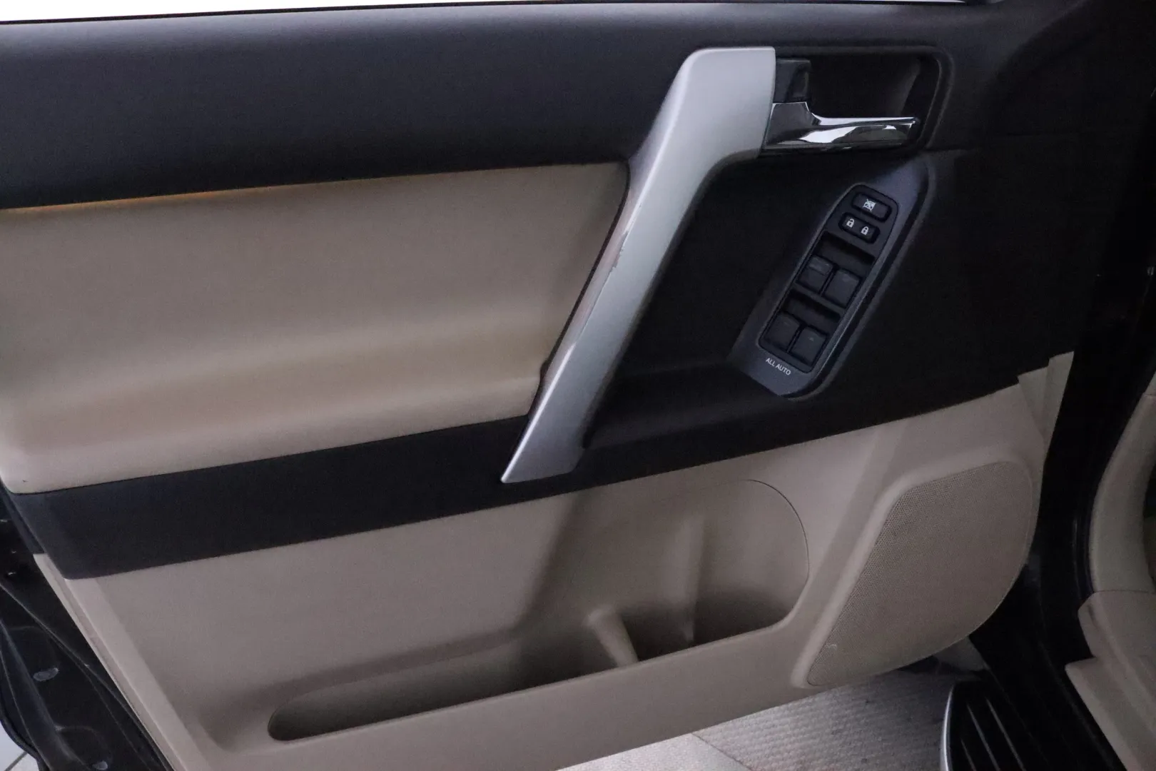 TOYOTA Land Cruiser GMI-953 carousel image