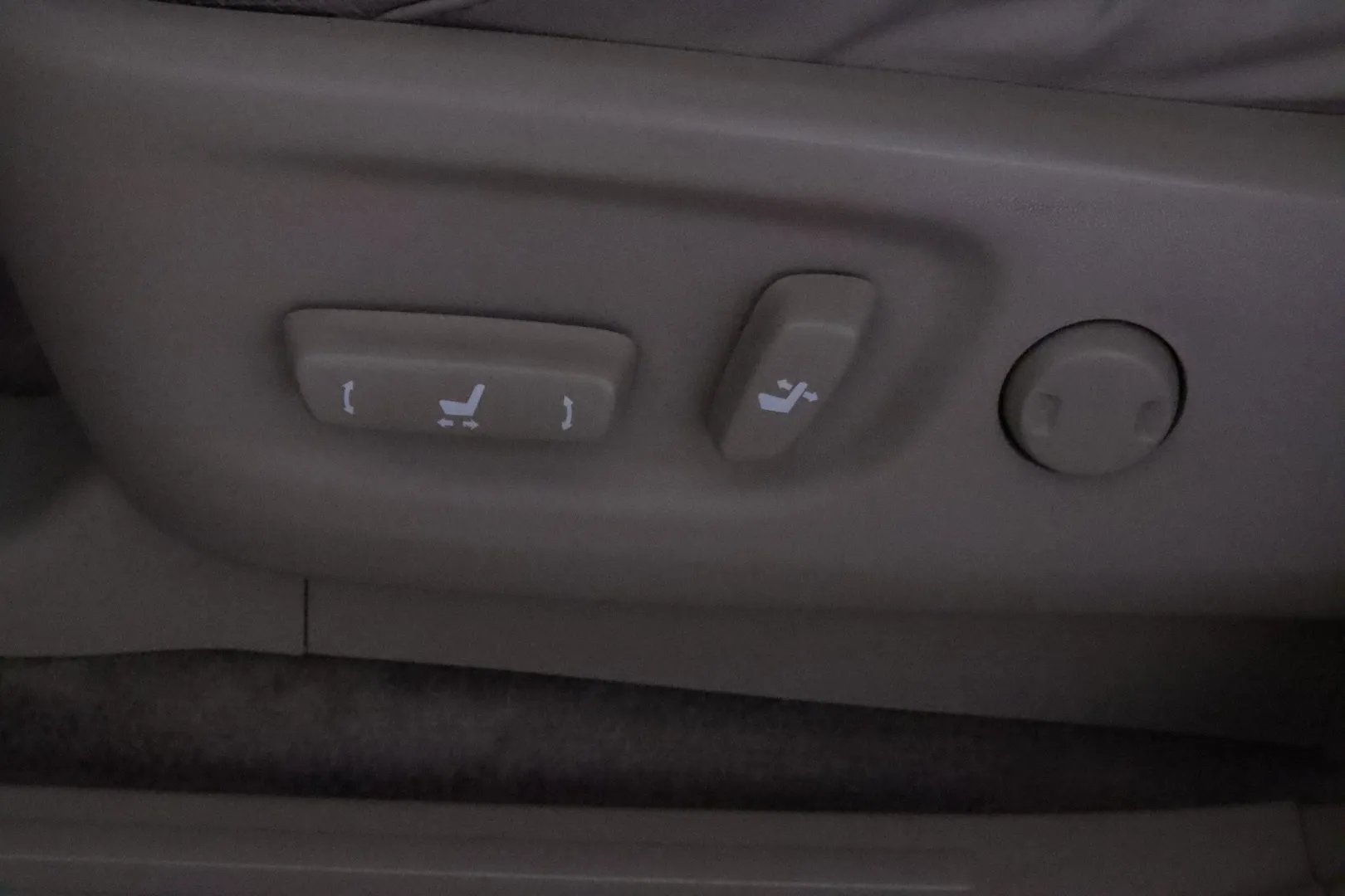 TOYOTA Land Cruiser GMI-953 carousel image