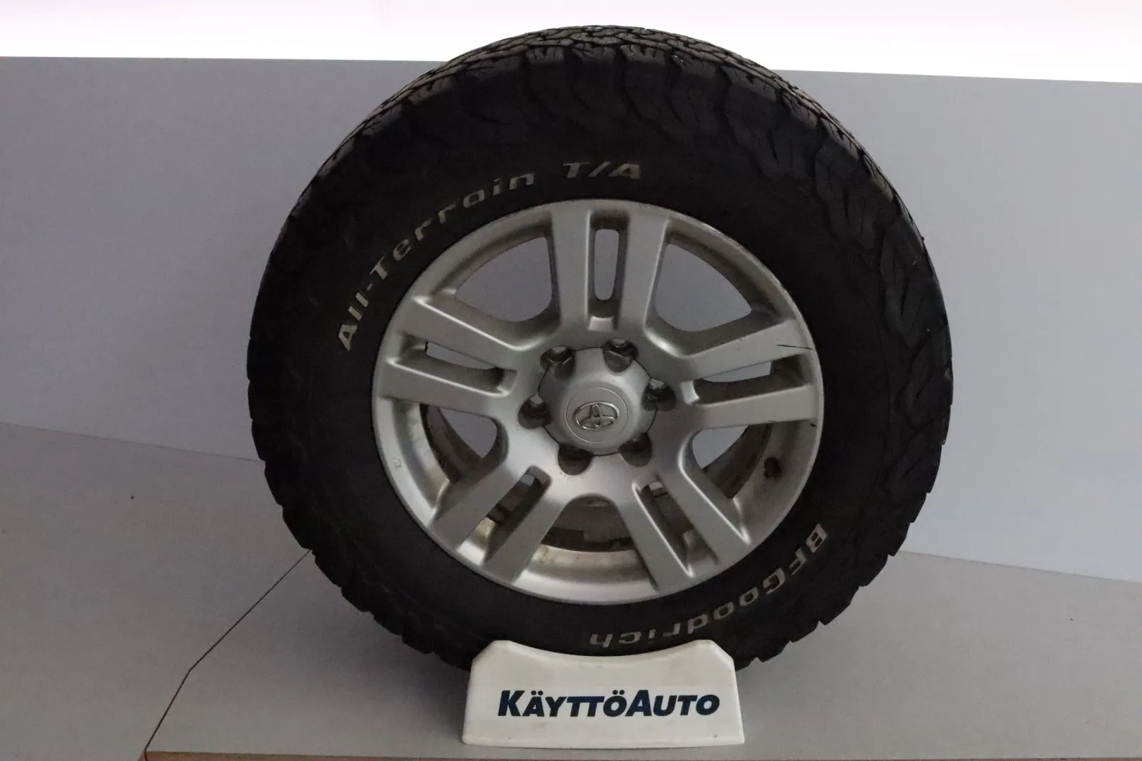 TOYOTA Land Cruiser GMI-953 carousel image