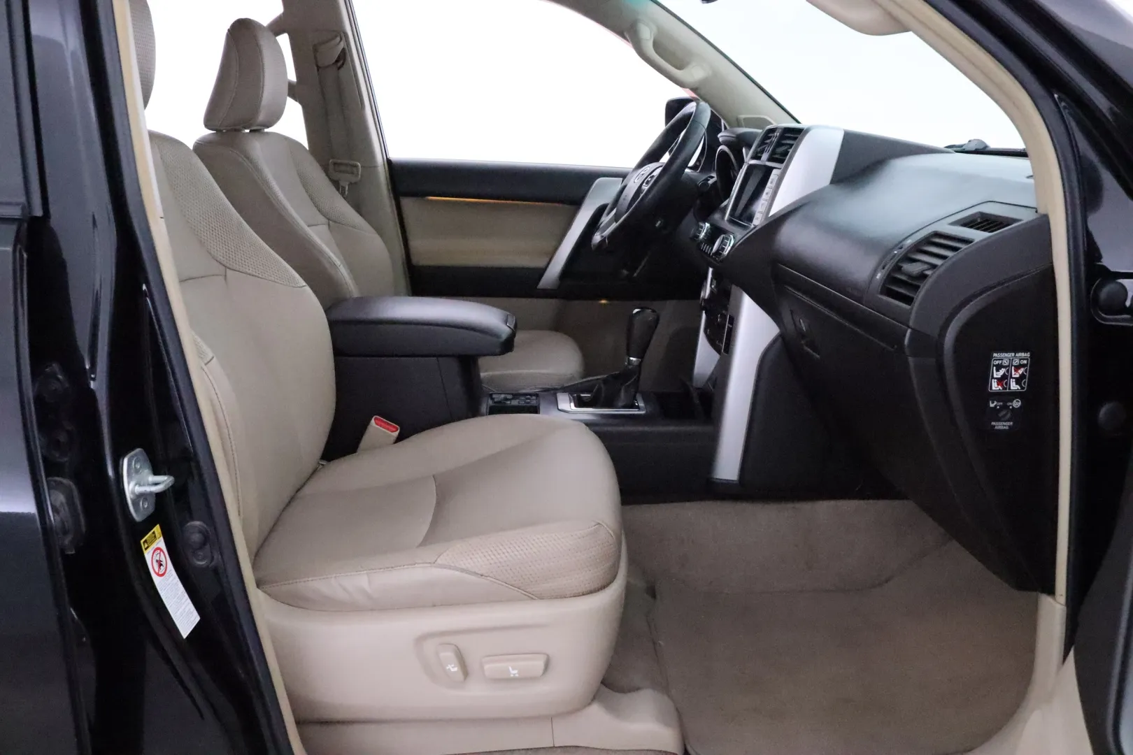 TOYOTA Land Cruiser GMI-953 carousel image