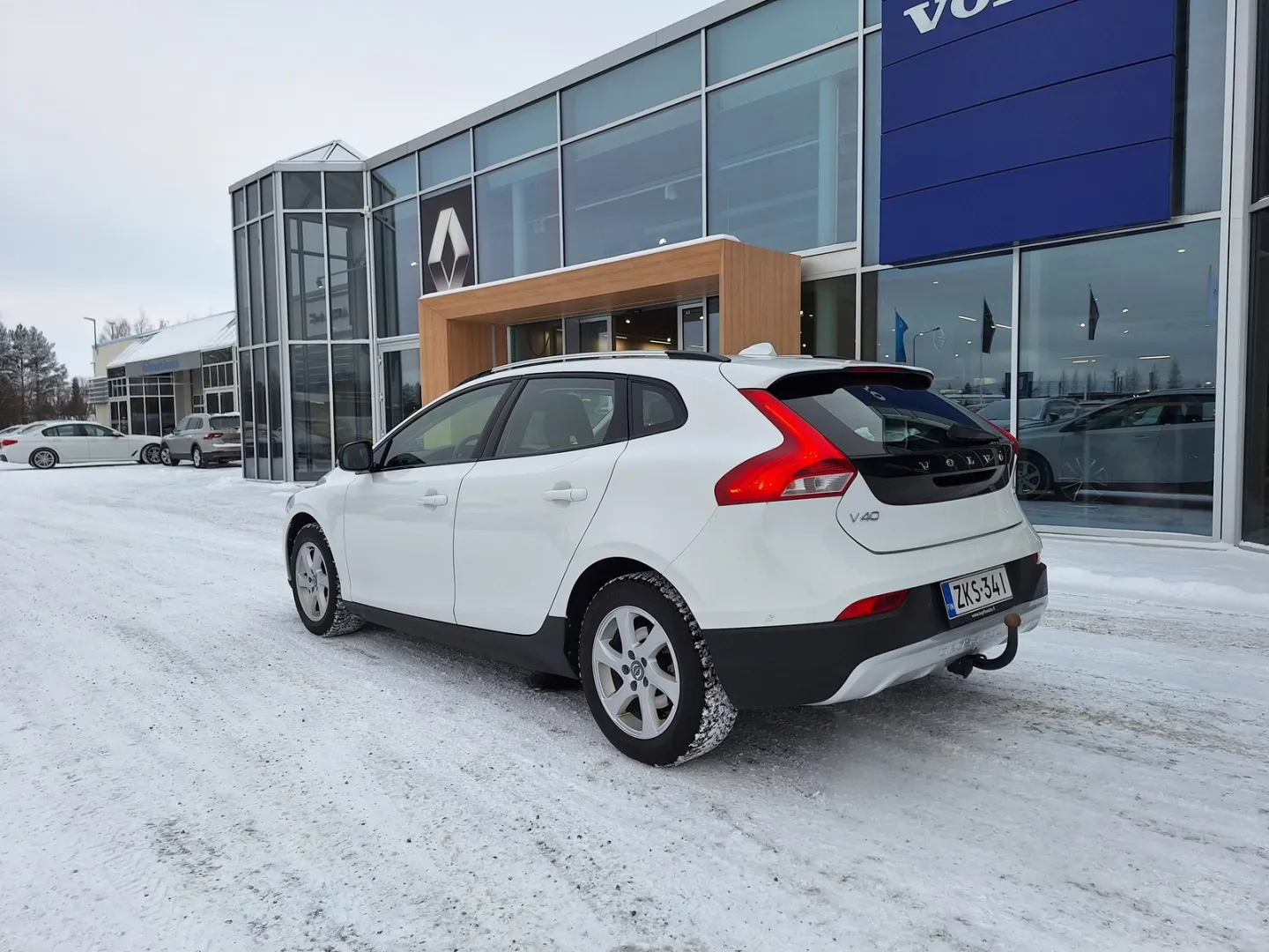 VOLVO V40 Cross Country ZKS-341 carousel image