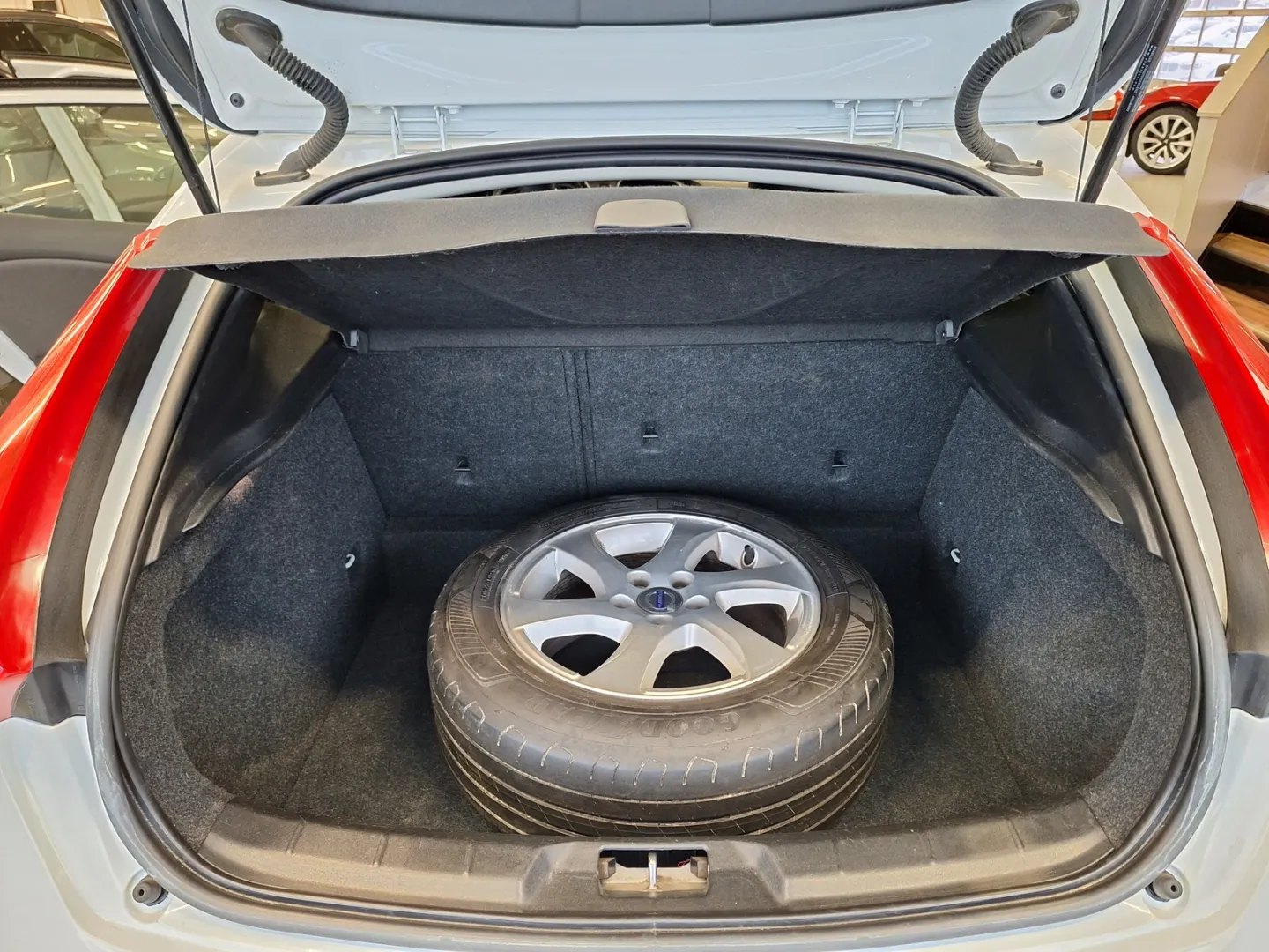 VOLVO V40 Cross Country ZKS-341 carousel image